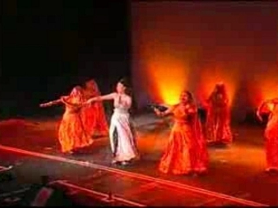 Shilpa Shetty - Performance 1 (Bollywood Award 2000)