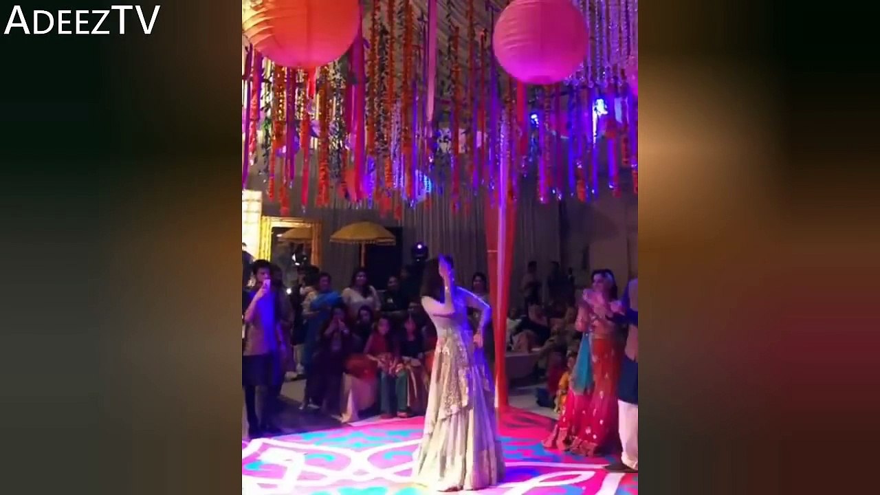 Saba Qamar Dancing on Kala baaz Dil at a friend's wedding