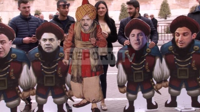 Report TV - PD ironizon Ramën ministrat dhe deputetët e PS-së