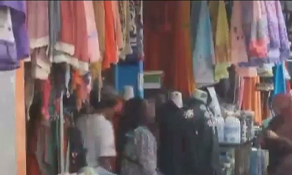 Warga Bali Mulai Berburu Busana Muslim Jelang Idul Fitri