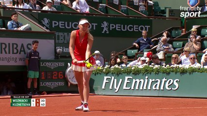 Roland-Garros 2017 : Superbe passing de Kuznetsova pour égaliser face à Wozniacki ! (6-1, 4-6)
