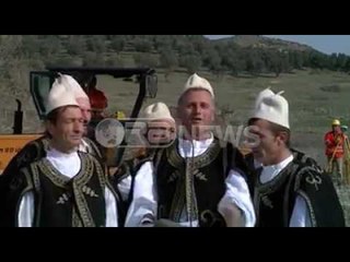 Ora News – Vlonjatët iso polifonike Ramës: Do të mbetesh burrë fjale...