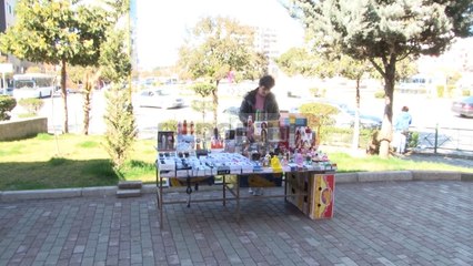 Report TV - Ina Balla ia del në luftën kundër kancerit, sot shitëse ambulante