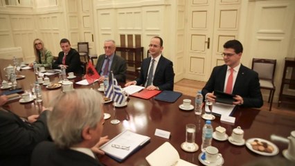 Vizita - Bushati e Kotzias takohen në Athinë, nuk bëjnë deklarata