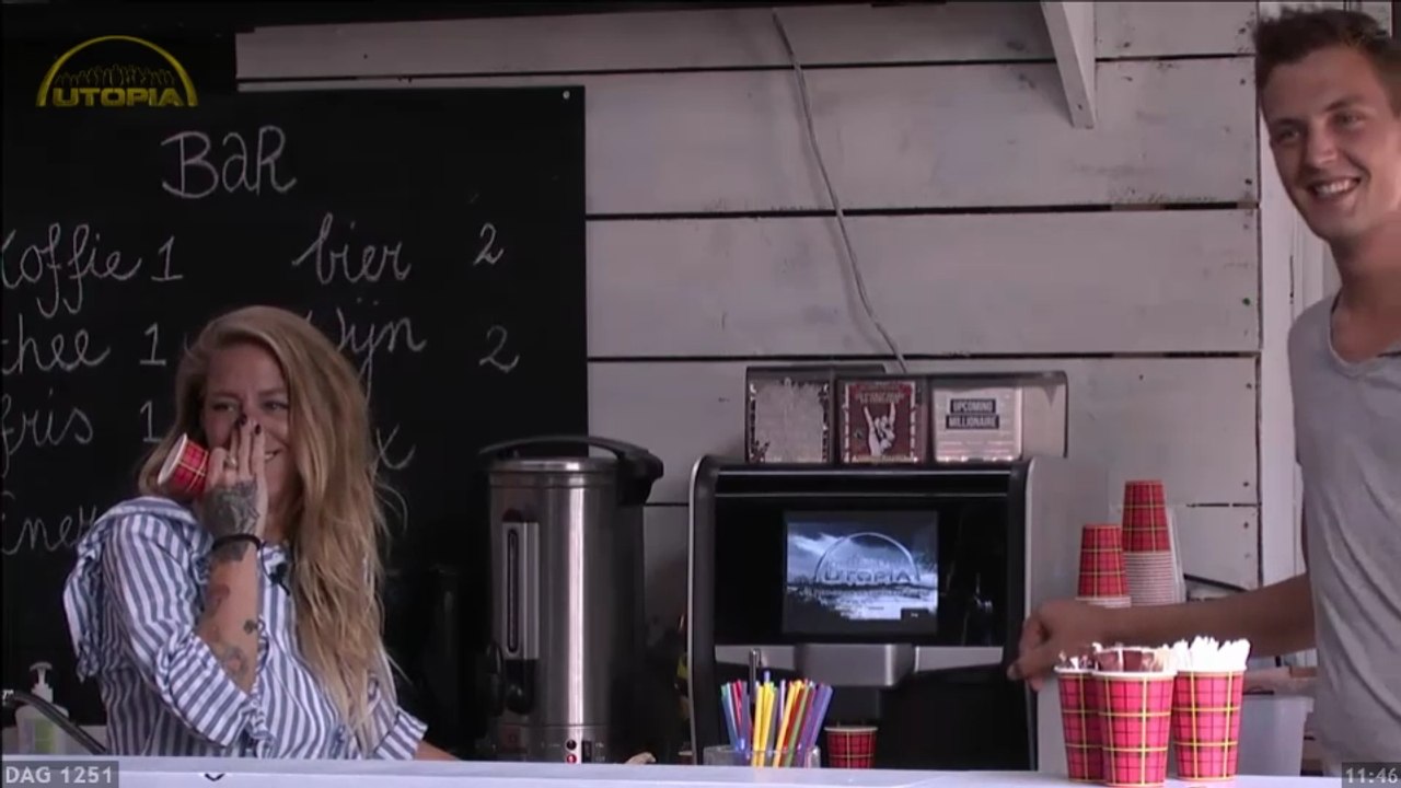 Billy ziet eruit als een schoolmeisje dat je helemaal uit elkaar wilt trekken