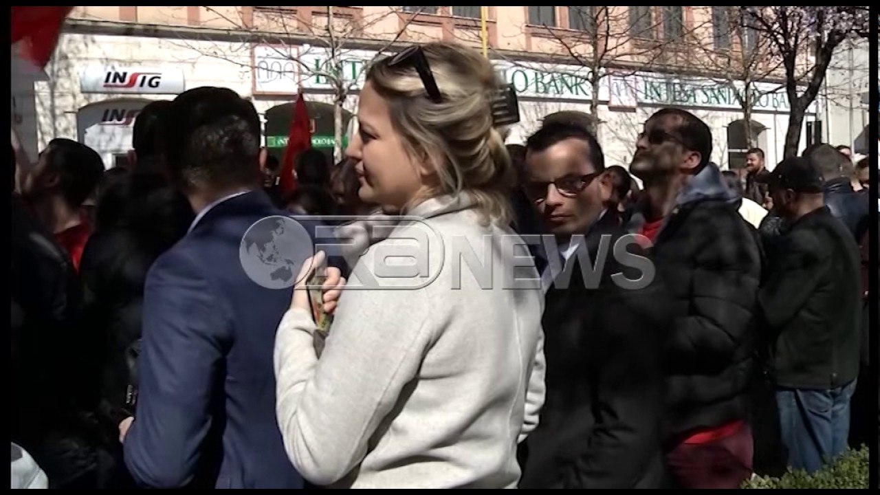 Ora News – Protesta para ambasadës maqedonase në Tiranë