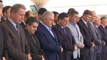 Başbakan Yıldırım, Korgenerel Bayraktaroğlu'nun Babasının Cenaze Törenine Katıldı