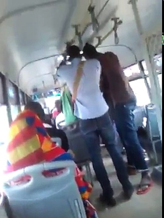 Bagarre dans un BUS TATA