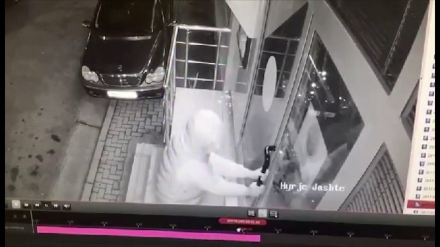 TIRANE,TENTOHET TE GRABITET NJE BANKE NE ZONEN E KOMBINATIT, NUK GJEN GJE NE ARKE DHE LARGOHET LAJM