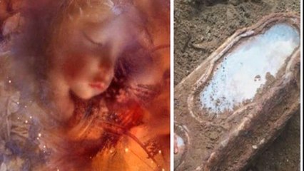 Cam Tabutun İçinde 100 Yıldan Fazla Süredir Korunan Gizemli BebeK