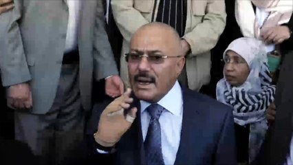 المخلوع علي عبد الله صالح يرتدي العباءة الإيرانية