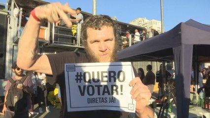 Miles de brasileños participan en un carnaval para exigir la renuncia de Temer