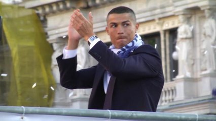 Ronaldo celebrates with teammates in Madrid