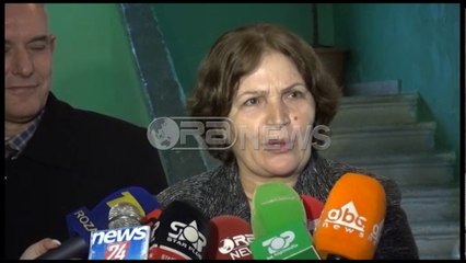 Ora News – 7 Marsi, mesazhi i mësueses që doli sot në pension