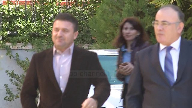 Kushtetuesja rrëzon Rroshin - Top Channel Albania - News - Lajme