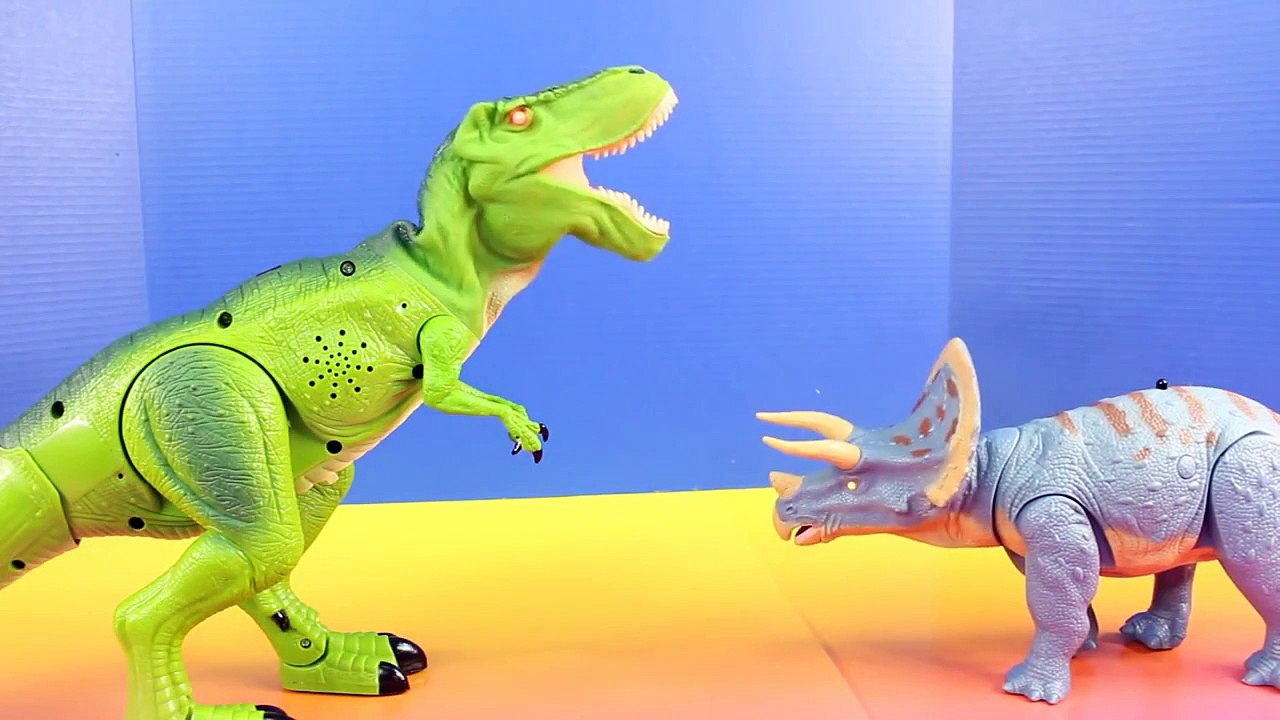 Animal Remote Control TRex & Infrared Charging Triceratops Att