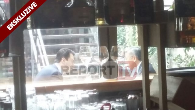 Report TV - Basha dhe ambasadori Lu takim në një lokal në ish-Bllok