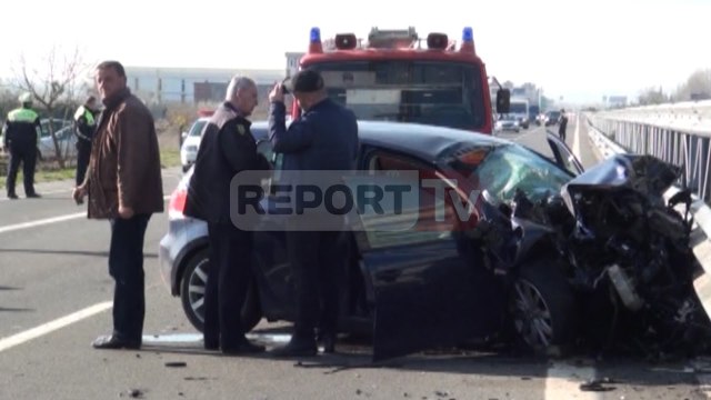 Report TV - Golfi përplaset me zetorin e OSHEE te mbikalimi i Laçit, 5 të plagosur