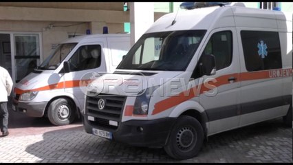 Ora News – Burri plagos gruan, e godet me thikën e bukës në grindje e sipër