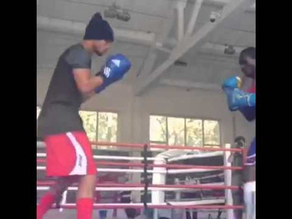Cuban stars Julio Cesar de La Cruz and Roniel Iglesias Sotolongo working out