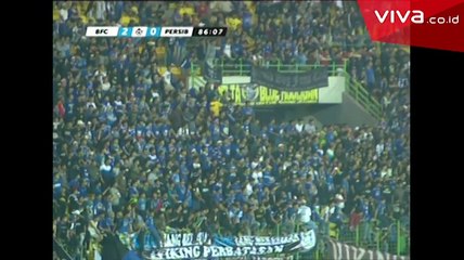 Masuk Lapangan, Aksi Memalukan Bobotoh di Pekan Ke-9 Liga 1