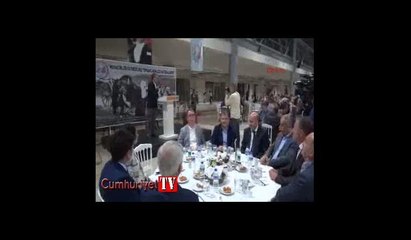 Bakan Müezzinoğlu'nun gözleri önünde kürsüye yığıldı