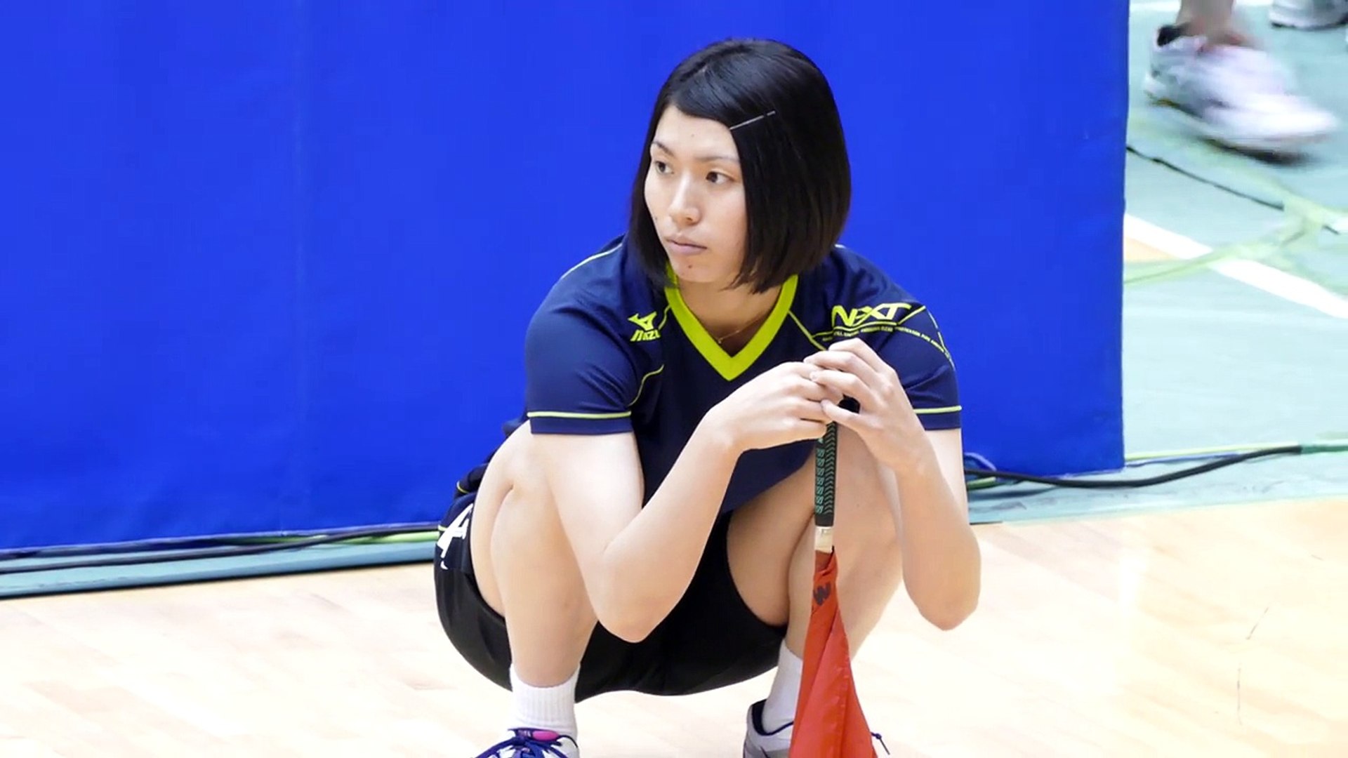 久光製薬 新鍋理沙 線審担当で試合開始を待つ 16 Vサマーリーグ Video Dailymotion