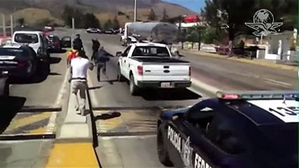 Persecución y detención de normalistas por la Policía Federal