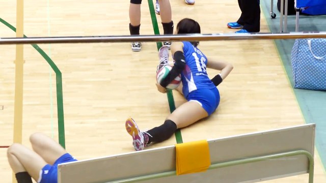 柔軟性がヤバい①　PFU 宇田沙織　試合前ストレッチ　2016 Vサマーリーグ 2016.7.1