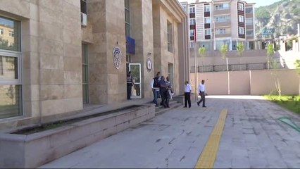 Babası Dahil 26 Kişiyi Dolandırdı, 1 Milyon Lirayı Pavyonda Harcadı