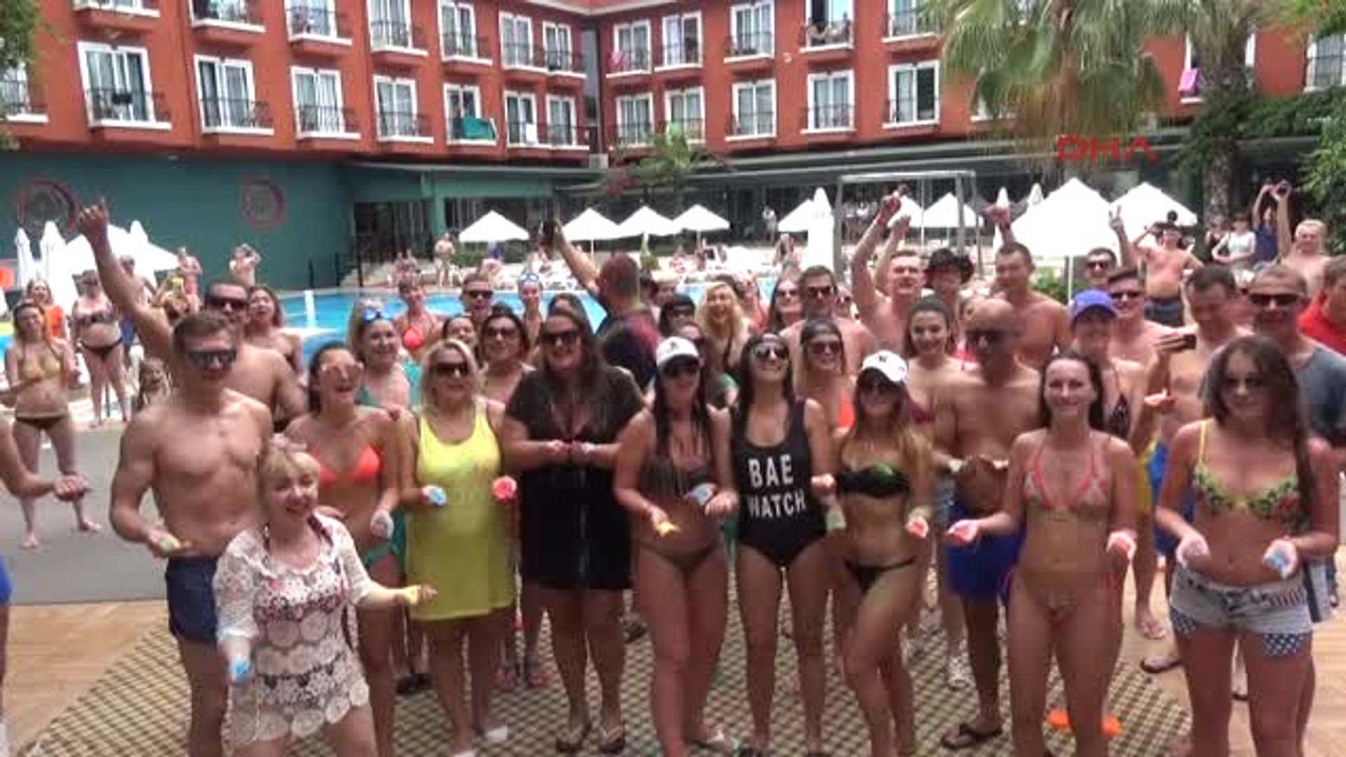 Antalya Turistler Köpük Partisinde Eğlendi - Dailymotion Video