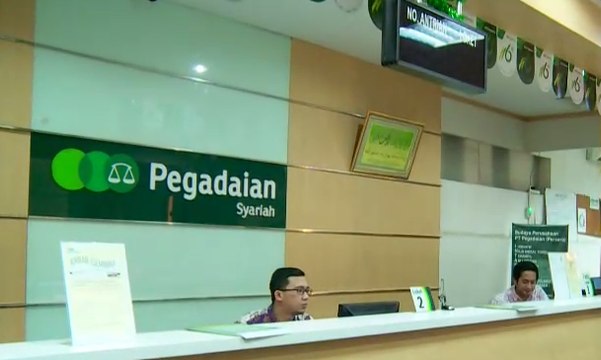Warga Antusias Beli Emas Lelangan di Pegadaian