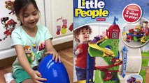 HUGE LITTLE PEOPLE Sit N Stand Skyway  dfgr Big Surprise Egg Opening Disney Cars Kinder Eg