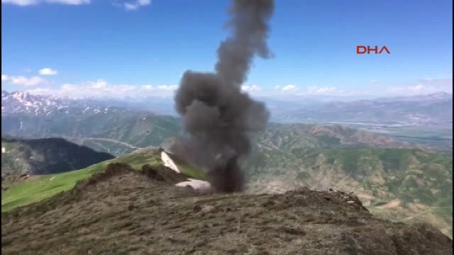 Hakkari Ikiyaka Dağları'nda Tesit Edilen 5 El Yapımı Patlayıcının Imha Edilme Anı