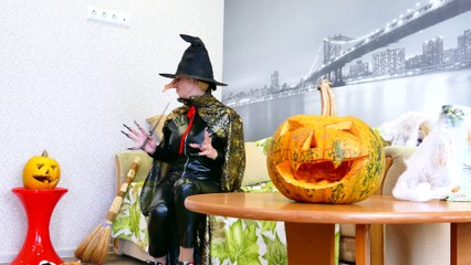 Superman & Frozen Elsa vs Witch! w⁄ Catwoman & Anna vs Witch on helloween ! Superhero Fun IRL in 4K