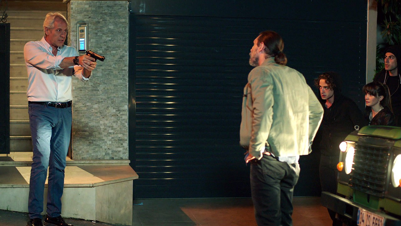 Adı Efsane 19. Bölüm - Tarık kendini siper etti!