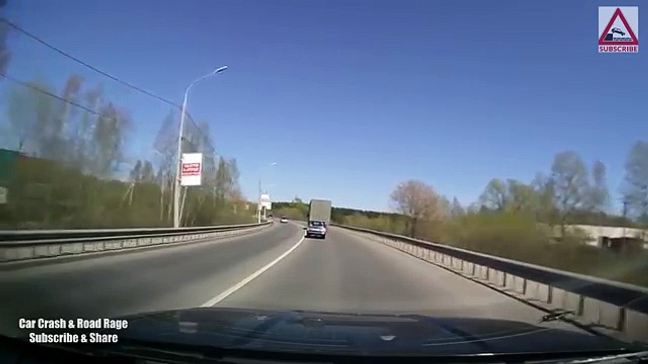 IDIOT TRUCK DRIVERS, CRAZY TRUCK DRIVING FAILS 2017