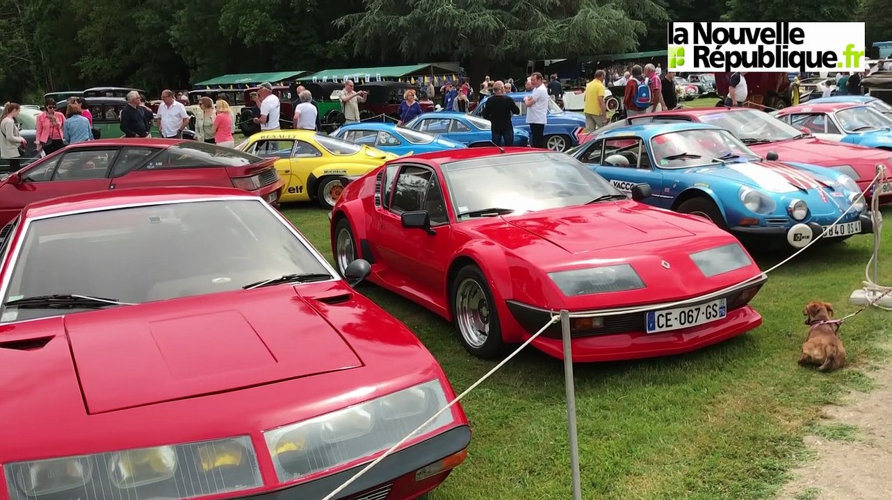 VIDEO (41). Rassemblement Auto/Moto Retro au château de Villesavin