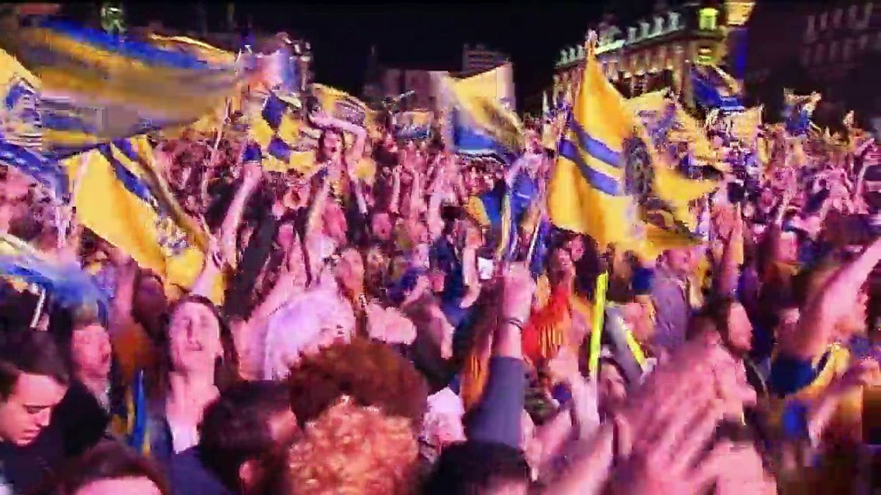 Les supporters entonnent "We are the Champions" après la victoire de Clermont en finale du Top 14
