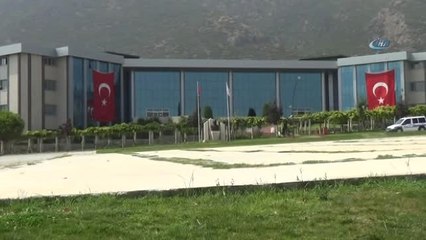 Rektör Eşi Görevinden İstifa Etti