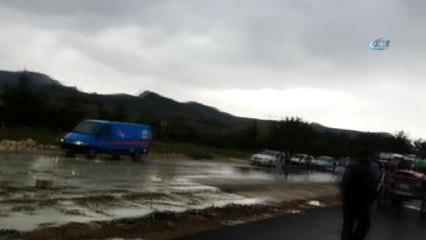 Şiddetli Yağış, Otoyolu Kapattı