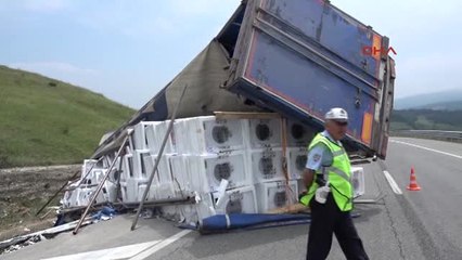Bursa Çamaşır Makinası Dolu Tır Devrildi, Sürücü Yaralandı