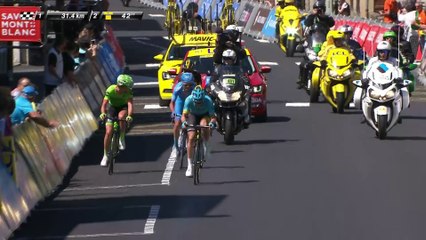 Download Video: Lutsenko accélère au premier passage sur la ligne d'arrivée / Lutsenko attacks while crossing the finish line for the 1st time  - Critérium du Dauphiné 2017