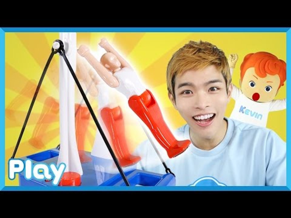 캐빈과 꼬마 캐빈의 철봉의 왕자 보드게임 대결 놀이 l 캐리앤 플레이