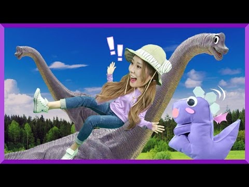 Julie's Dinosaur Story 'Brachiosaurus' | CarrieAndEnglish