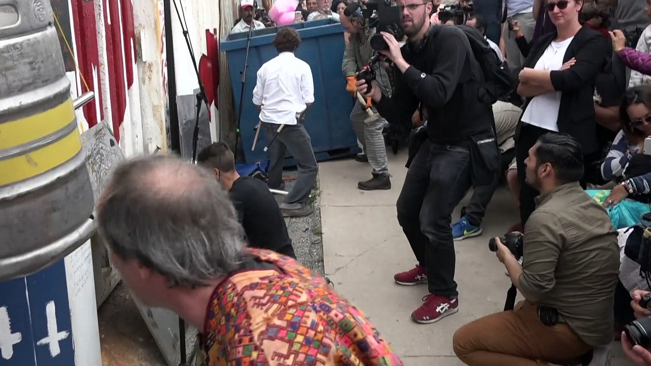 México: músicos tocan melodías en rejas que los separan de EEUU