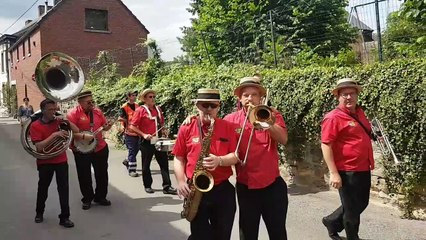 Ambiance au cortège du Goûter matrimonial d'Ecaussinnes