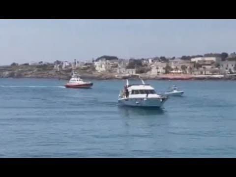 Santa Maria di Leuca (LE) - Migranti, 78 migranti a bordo di un motoyacht (05.06.17)