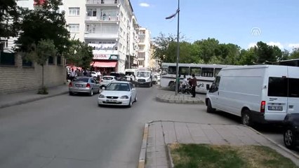 Belediye Otobüsü Ile Motosiklet Çarpıştı: 2 Yaralı
