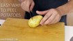 Marre d'éplucher vos pommes de terre. Voici une technique de dingue !